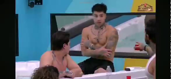 y tiene un nepe… pero también es un maltratad0r , gilipollas e imbécil.