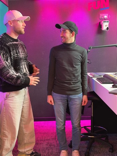 Scott s’amuse un peu, on comprend rien mais mettez quand-même un like ça lui fera plaisir svp @monsieur.loutre #experience #humour #funradiobe