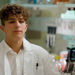 Marking National Science Week with OCRF-funded researcher, Professor Stacey Edwards from QIMR Berghofer and OCRF-advocate Ryder Quinn! 🔬 National Science Week is Australia’s a celebration of science and technology and as an organisation founded in the belief that scientific research holds the answers to the devastating riddle of ovarian cancer, we're all about it! Young advocate Ryder, tragically lost his aunt to ovarian cancer. His family continues to support the OCRF in the belief that resear