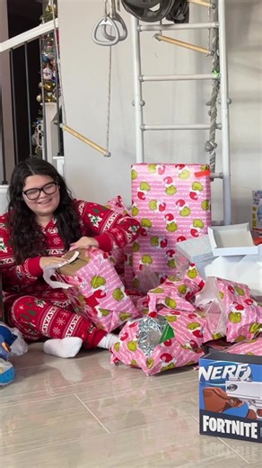 Merry Christmas Everyone ❤️❤️❤️❤️ #christmasmorning #openingpresents #christmas #moonboots #disneyparks