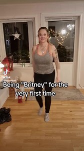 17K views · 139 reactions | En plutselig fiks idé om å danse som Britney Spears ⭐️ Første gang藍 #britneyspears #beingbritney #dancinglikebritney #dasesombritneyspears #funnydance #sillydance | Arianah Suzanne Jordan Viken | Facebook
