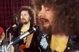 74K views · 1.6K reactions | ELO - Can't Get it Out Of My Head (1975) #ELO #ElectricLightOrchestra #SoftRock #TopHits #Lyrics #ARGoodMusic | AR GOOD MUSIC | Facebook