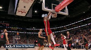 Daniel Theis throwdown