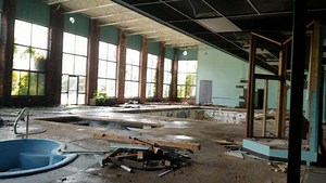 Exploring a ginormous, creepy abandoned resort where nature had started taking back over... There were vines and plants growing up through everything! Super creepy, and one of the most toxic places I've ever explored....good thing I had a mask and boots with me! Full video coming soon, stay tuned 😃 . . . . #explore #urbex #urbanexploration #abandoned #abandonedplaces #weird #odd #roadsideAttraction #Atlasobscura #roadtrippers #roadsideAmerica #wonderhussy #adventures #ghosttown #mystery #myster