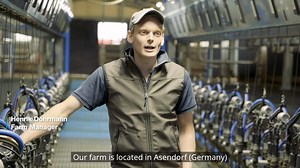 Real experiences with DeLaval Flow-Responsive™ On the Döhrmann farm, cows are back in the barn much faster thanks to the DeLaval Flow-Responsive™ Milking technology. With a time saving of 50 seconds per cow, employees also enjoy an earlier end to work and more time for the family. Find out more information here: https://bit.ly/3BjG3tQ | DeLaval