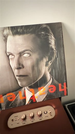 Heathen - David Bowie 2017 repress of the 2002 album. I promise I do own more than just Bowie records. It just so happens that my last few purchases have been albums of his. #davidbowie #vinyltiktok #recordcollector