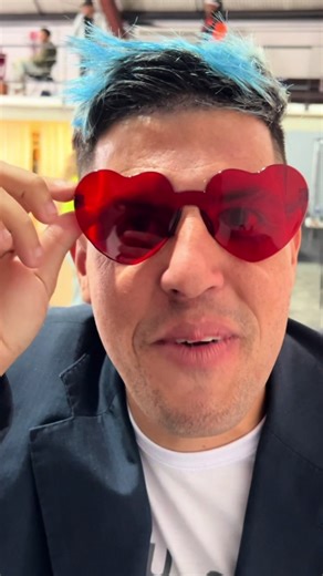 Prometeu e cumpriu 🤝🤨 MC Marcelinho dando seu primeiro beijo de 👅 no programa do @Peixinho