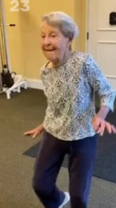 14K views · 229 reactions |  El video de Louis bailando el Jitterbug al ritmo de Elvis Presley se volvió viral. Puedes estar deprimido, puedes estar enfermo, pero siempre puedes poner música y olvidarte de todo. Mira el video completo en los comentarios abajo.  | Videos diarios | Facebook