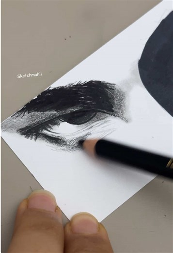 Sketching the Stray Kids Members' Eyes