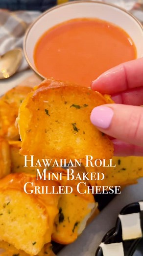 ✨🧀 Grilled cheese just got a major upgrade! We took sweet, fluffy King’s Hawaiian rolls and turned them into the ultimate pull-apart grilled cheese — gooey, golden, and totally irresistible. Perfect for summer pool days, game nights, or anytime you need a little comfort food magic. Like this post and comment CHEESE for the recipe 🧀 #KingsHawaiian #GrilledCheese #ComfortFood #Foodie #SummerEats #EasyRecipes #FoodInspo #SnackGoals #easyrecipes #foodie #lifebyleanna #recipesforkids | Life by Lean