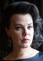 Debi Mazar