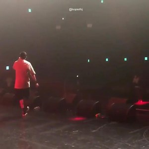 j-hope mengunggah video di BTS Fancafe yang memperlihatkan Namjoon sedang berlatih untuk penampilan All Force One-nya di tahun 2015! Tahukah kalian lagu apa dari mixtape pertamanya, 'RM', yang dibawakannya di sini? #10YearsAllForceOne Loopsofnj Areum | BTS X ARMY Indonesia