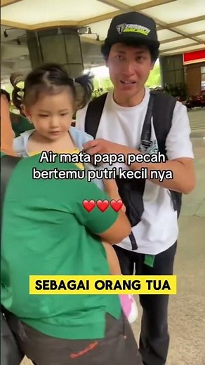 touching moment when the kid doesn't recognize him‼️‼️#kid #father #crying #sad and touching #shorts