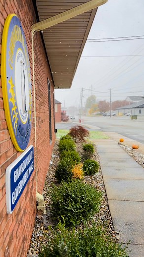 5K views · 29 reactions | ❄️Snowy weather!❄️ 11/10/2025 - 11:00 am - Leitchfield, KY Snow is continuing to fall! Allow for extra time to get to your destination due to the deteriorating conditions! | Grayson County Emergency Management | Facebook