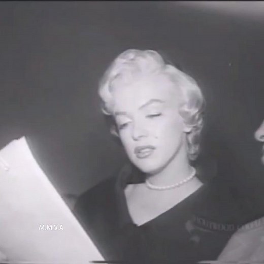Marilyn Monroe, Joe DiMaggio and Frank Sinatra - "The wrong door raid" Nov 1954
