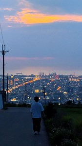 夜景就想跟喜歡的人一起看 🚩台中。 月老廟 Taichung , Yuelao Temple - 無死角絕美夜景 沒有太多喧嘩設施 只有筆直蜿蜒道路 從黃昏到黑夜 眼裏的每個畫面都像是 伸出手就能碰到的美景 - ▫️地址：台中市沙鹿區 ▫️Address ：Shalu District, Taichung City ▫️ Coordinate ：24.2326756, 120.6003721 台灣景點 #台中景點 #台中 #月老廟 #沙鹿區 #Taichung #月老廟夜景 #台中夜景 #taiwan #travel | Alex艾尼