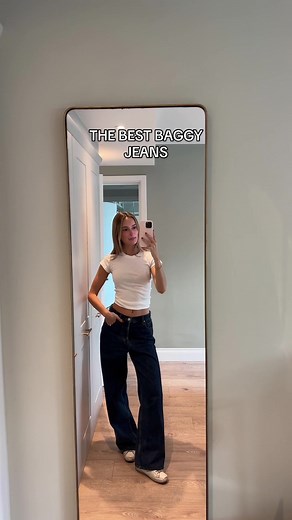 The Best Baggy Jeans: Ideal Dark Wash Denim for Your Outfit