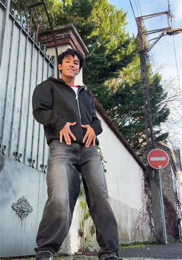 @Albertgroth DANCING OUR GRUNT DENIM DAAAANCE💙💙💙 #viral #fyp #tiktok #GRUNT #ootd