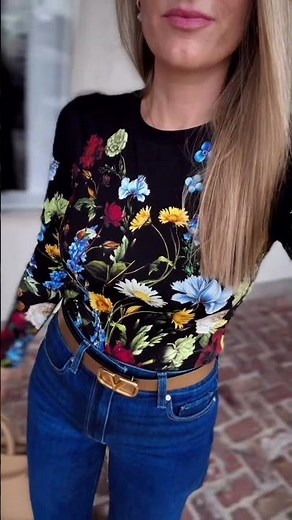 Beautiful floral bodysuit 🌸💐 perfect for any fall outfit!