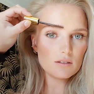 Simply beautiful 🏆 With our #eyebrowgel you shouldn't worrie about your #eyebrows ✔️ The eyebrow hair will be in the right direction and with light #glance 👌🏼🔝 Available in 2 shades- #clear and #brown 🔝 #inspiration from @anjaregoord_mua #eyebrowgel #mua #browsonpoint #browgel #perfectbrows #christianfaye #perfectbrow #брови #ривгош #browmakeup #browsonpoint #christianfayemakeup #christianfayeeyebrows #россия #макияж #макияжглаз #christianfayeofficial | Christian Faye