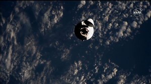 219K views · 1.3K shares | The SpaceX Cargo Dragon resupply ship is approaching the station with over 6,400 pounds of crew supplies and science experiments. International Space Station #SpaceX #NASA #ElonMusk #CargoDragon | Cosmos and Spaceflights | Facebook