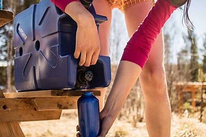 Jerrycan LifeSaver, l'invention d'un bidon innovant capable de purifier 20 000 l d'eau potable