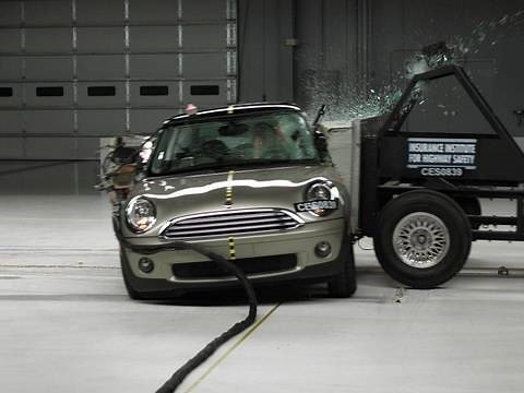 2008 Mini Cooper side IIHS crash test