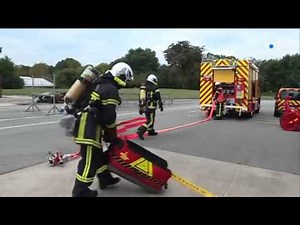 Pompiers professionnels et volontaires à la caserne de Pontivy