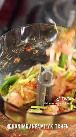 Juicy Chicken Kofta Kebabs are so easy to make and super delicious too! View the full recipe on Don Imran Family Kitchen #chicken #kebab #kofta #chickenkebab #recipe #recipeoftheday #chickenrecipes #easyrecipe #healthyrecipes #middleeasternfood #donimranfamilykitchen