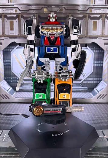 Time to shift into Turbo with @levitexa and their levitating display! ⚡️32 years of The Mighty Morphin Power Rangers ⚡️ #powerrangers #powerrangerstoys #powerrangersmegazords #mmpr #megazord