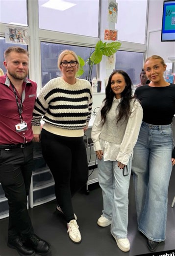 Workshop/ talk today at @Final Checks Academy 👩🏼‍🏫🎨 Video by: @Daisy D MUA #education #warpaintextra #foryou