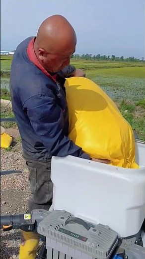 China’s Smart Farming Drone Spreads Fertilizer in Minutes! 🚁🌾 | Future Agriculture Technology