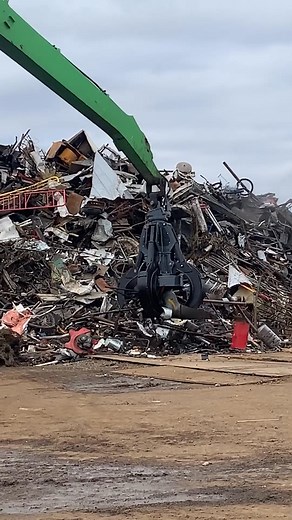 When it comes to scrap handling, speed and precision make all the difference. That’s why the Bateman 160 Mag Grab is the ultimate solution—combining the power of a grapple with the efficiency of a magnet to maximize productivity in your scrap yard. ✅ Larger pin diameter and improved bushing design with seals for longer life and optimized work time. ✅ Newly designed double wall cylinders include return oil channel, eliminating exposed hoses and risk of damage. ✅ Improved magnet bolt retainer. ✅ T