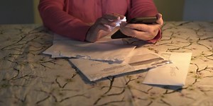 Report shows Americans overspend on cell phone plans