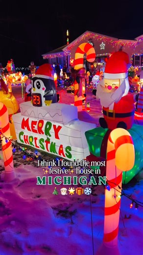 Light show details 💡⤵️ Carter’s Christmas Wonderland might just take home the prize for the most festive house in Michigan 🤩👏🏻 📍SAVE for your holiday bucket list! Here’s everything you need to know if you plan to visit: 📍 890 Roslin Rd Benton Harbor, MI ⏰ Opening day is Nov. 27 and the lights are on every evening beginning at 6p 🎅🏻 Special event with magician, live reindeer and Santa and Mrs Claus happening from 12-2p on Sunday, Dec. 7 🚗 Parking is available across the street near the b