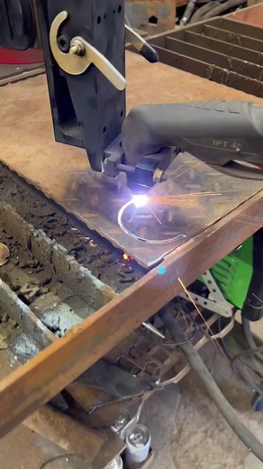 Easy Custom Metal Fabrication with ArcDroid CNC Plasma Cutter Robot