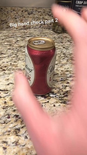 Jeff Dabe vs Andre the Giant: 7ft Big Hands Comparison