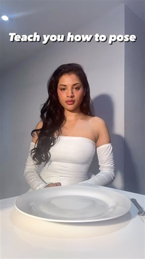 15M views · 95K reactions | elegant poses for restaurant date nights // #posesforpictures #poseideas #posing | Nicole Noronha | Facebook