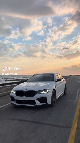 Exploring the BMW M5 F90: Performance and Design