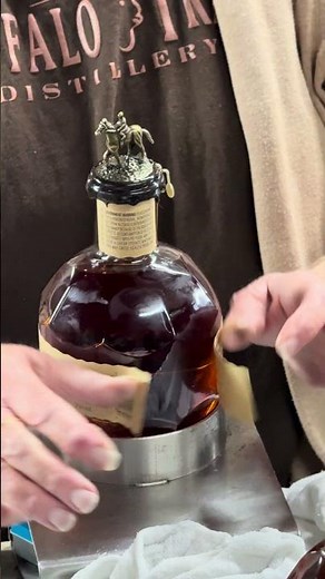 How is a Blantons SIngle Barrel Bourbon Whiskey packed