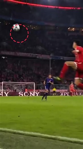 Voici les 5 contrôles de ballon les plus beaux de l'histoire du football. Numéro 5. Phil Foden. Contrôle en pleine course.Pendant un match de la Premier League, Foden réalise un contrôle magistral sur un ballon aéré lancé à toute vitesse.Une véritable démonstration de sa qualité technique avec le Manchester City.Numéro 4. Marcelo.