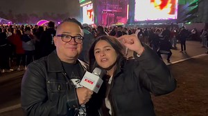 Javier Pacussich y Magua Romero se encuentran en el escenario principal del #TecateEmblema aguantando el frío 🥶 pero con toda la actitud. 😎 | Universal 88.1 FM