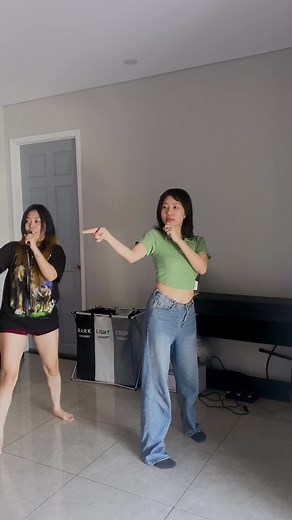 CAM' ON The First Album Showcase của Orange