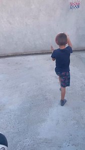4.5K views · 38 reactions | Dribble step/baby drop #ballhandling#dribbling#footwork #demonstration#details#drop#dribblestep#layup #spoon#floater#spin#ball#twins#skills#kyrie4 #skillsfactory #basketballtrainer #basketball #ballislife | savajerkic | Facebook