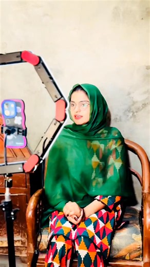 Happy Layyah on Instagram: "TikTok live host VS gifter part 1"