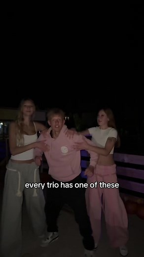 @niki_woj @Maya🦦
