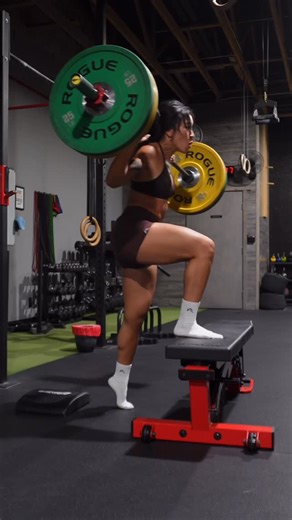 Linnea on Instagram: "Working to not let past mistakes or present circumstances keep me from becoming who I want to be in the future✌🏼 📌 @oneractive Black Friday sale is LIVE - c0de LINNEA for extra % OFF 📌 @transparentlabs 24hr pre-sale starts Nov 25th 9PM PST - c0de LINNEA gets you 25% OFF your order + spend $150+ FREE GIFT w/order ♨️UNILATERAL POWER LEGS: ▪️*not shown - quick foam roll + basic dynamic warm up ▪️OH mechanics focus dynamic warm-up: (using 10lb plate) stabilize trunk (core + 