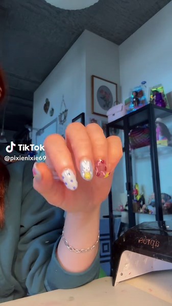 Max and Ruby Nails: Creative Easter Nail Art Ideas