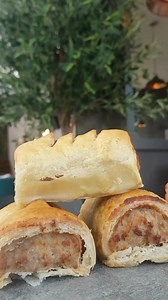 A stylish new independent coffee shop has opened in Southend and we were invited to visit where we experienced great coffee and food, with a truly relaxing ambience. Beaumont Coffee Club is located at one of the new developments of flats on Victoria Avenue in Southend and the owners take pride in using coffee beans which are locally roasted by Coffee Officina. Their menu consists of light & healthy breakfasts, smoothies, salads, sandwiches, milkshakes and a large selection of delicious homemade 