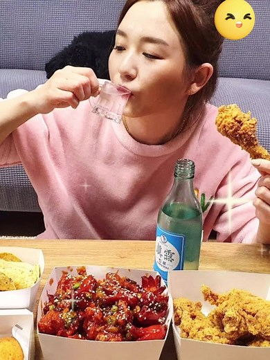 Delicious Spicy Korean Chicken & Soju Mukbang